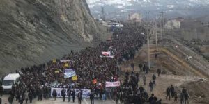 Dersim halkı barajlara karşı sel olup aktı