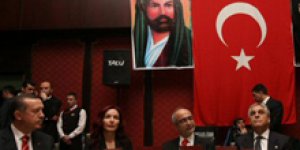 Tartışmalı iftar başladı