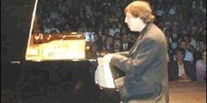 Şiirler ve şarkılar Altıok için okundu