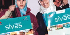 Türbanla ödül aldılar