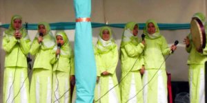 Yeşil türbanlı kız çocuklar yine sahnede