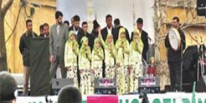 Küçük kızlardan Kürtçe ilahi