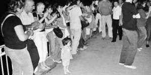 'Halk' içeri girsin diye Modalı dışarı mı çıkmalı?