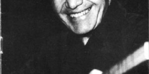 Hâlâ söylüyor, duyuyor musunuz?