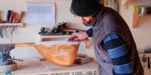 Alevi kültürünün bir parçası olan Saz'ın yapımı