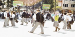 Türban lise bahçesine de girdi