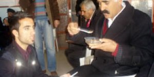 Pir Sultan Abdal Derneği aşure dağıttı