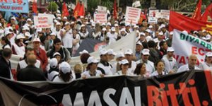 On binler sağlık hakkı için yürüdü: "Sağlıkta masal bitti"