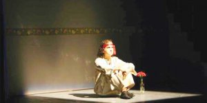 Sahnedeki acı bekleyiş