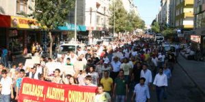 Alevilere yönelik hakarete Gazi'de Protesto