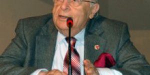 Demirel: Türban şeriat aracı