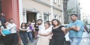 Çalışanlar SU TV Önünde Eylem Yapıyor