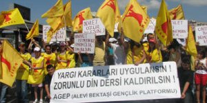 Zorunlu din dersine karşı her pazar eylemdeler