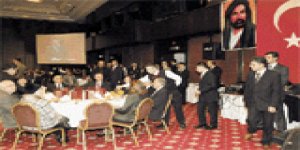 Yemeğe tepki sürdü: Başbakan şov yaptı