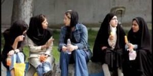 122 Bin Kadına 'İslami Giyin' Uyarısı