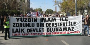 Uçta Olan, Arka Üstü Gidip Aşağılara Düşee...