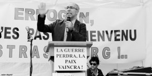 ”KARANFİL DEVRİMİ”