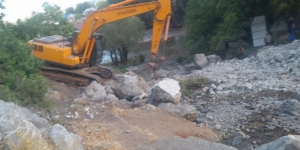 Munzur Gözeleri’ne kepçeyle girdiler