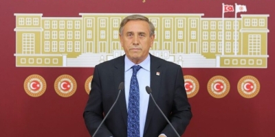 Yıldırım Kaya’dan Soylu’ya: Cemevlerini ziyaret eden Özzeybek danışmanınız mıdır?