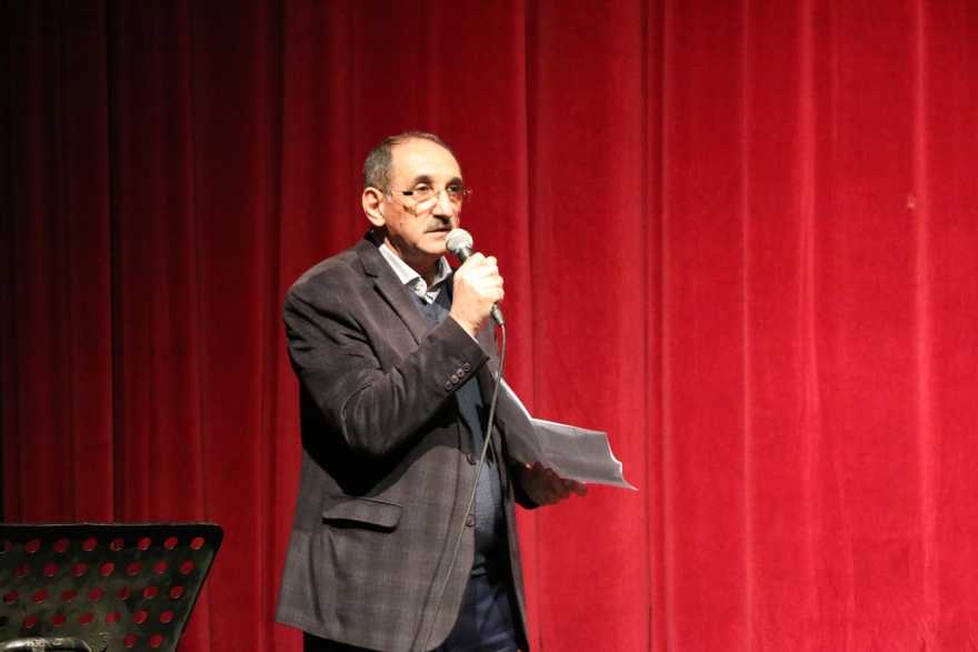 Adana’da ‘Pir Sultan Abdal’ adlı oyun sahnelendi