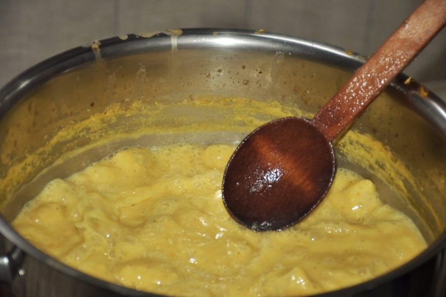 Yalova Hacı Bektaş Veli Anadolu Kültür Vakfı /Cemevi, yurttaşlara çorba dağıtıyor