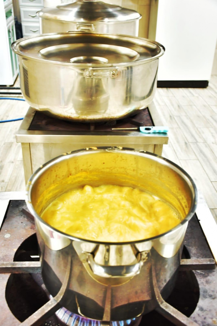 Yalova Hacı Bektaş Veli Anadolu Kültür Vakfı /Cemevi, yurttaşlara çorba dağıtıyor