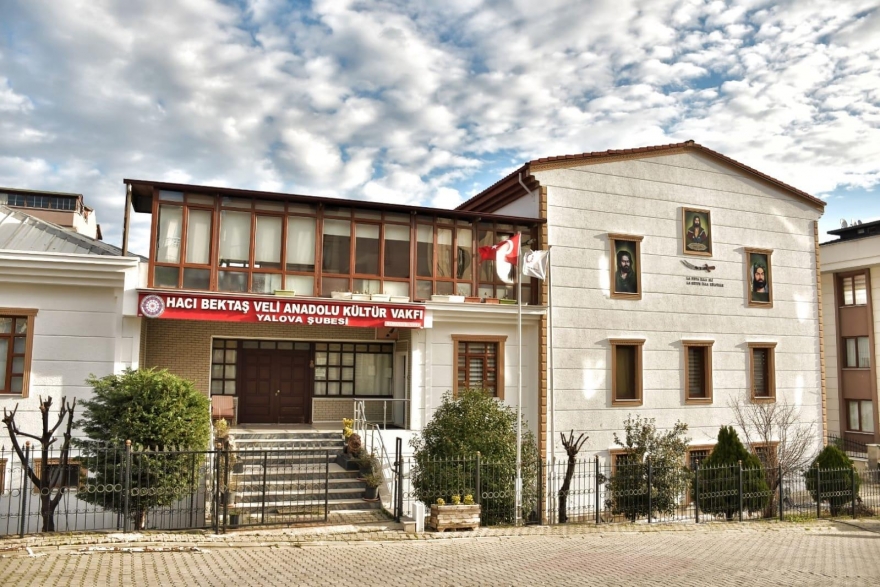Yalova Hacı Bektaş Veli Anadolu Kültür Vakfı /Cemevi, yurttaşlara çorba dağıtıyor