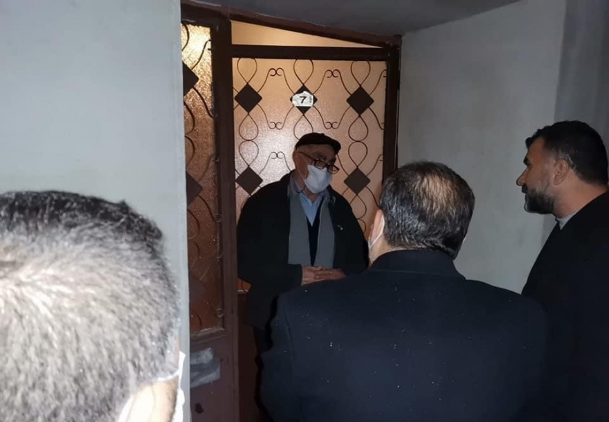 AKD Genel Başkanı Kurt’tan evi işaretlenen Alevi ailelere ziyaret