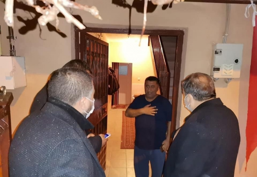 AKD Genel Başkanı Kurt’tan evi işaretlenen Alevi ailelere ziyaret