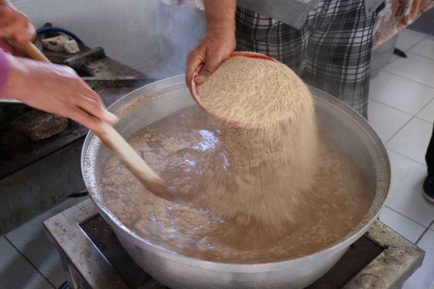 Alevi inancında kavut yemeğinin önemi nedir? Pir Vedat Tekten açıkladı!