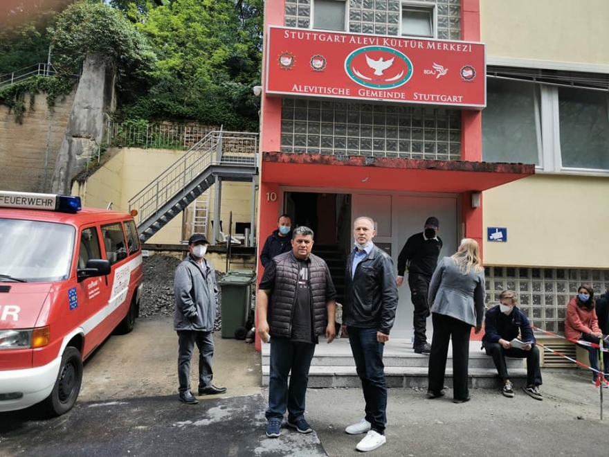 Stuttgart Alevi Kültür Merkezi binasının bir bölümünü Covid-19 aşı merkezine çevirdi