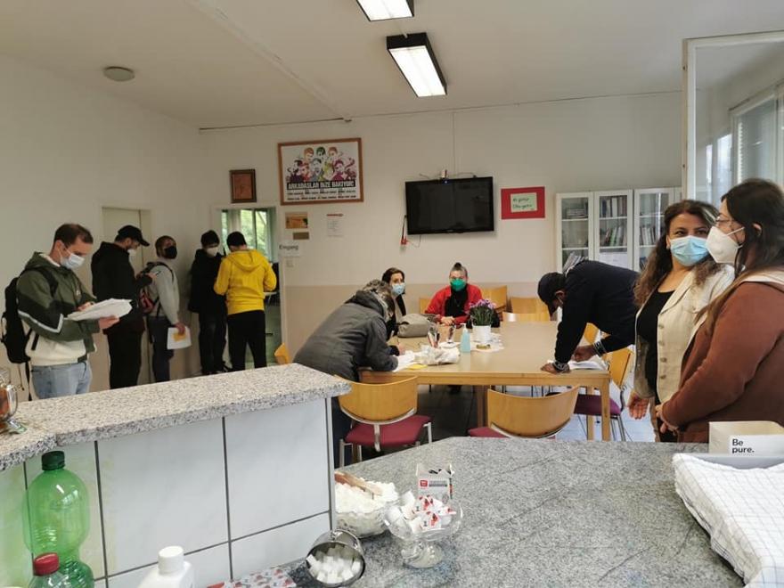 Stuttgart Alevi Kültür Merkezi binasının bir bölümünü Covid-19 aşı merkezine çevirdi