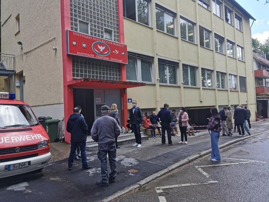 Stuttgart Alevi Kültür Merkezi binasının bir bölümünü Covid-19 aşı merkezine çevirdi