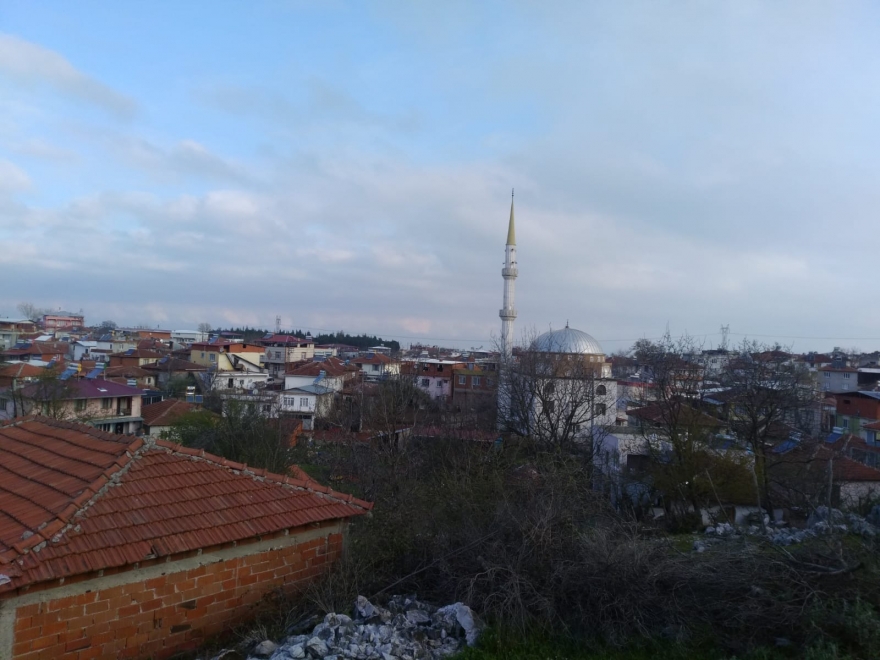Alevi köyü Taşpınar’a hala hizmet yok; yola toprak döküp gittiler!