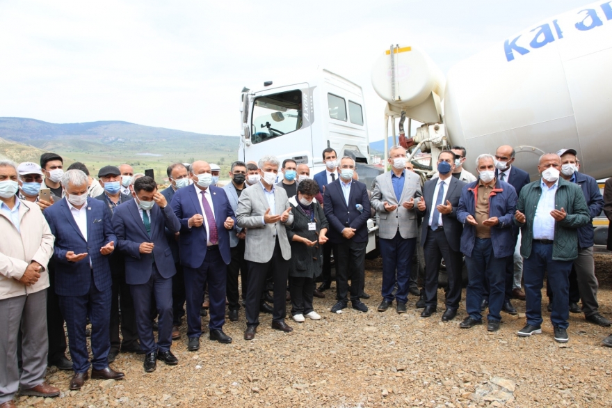 Refahiye Cemevinin temel atma töreni Vali ve AKP’lilerin katılımıyla gerçekleşti