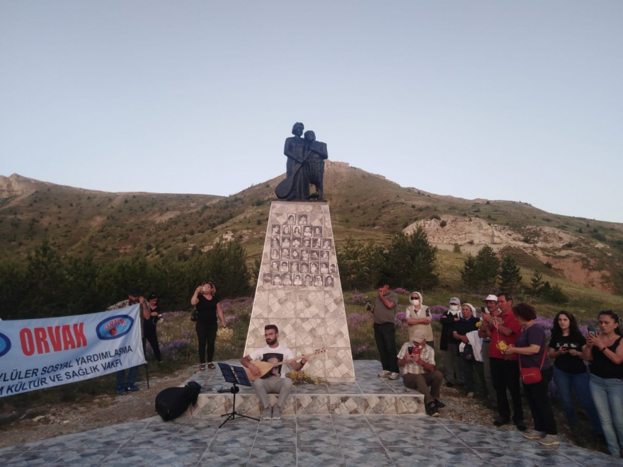 Koray ve Menekşe Kaya anısına yapılan anıt parkta anma