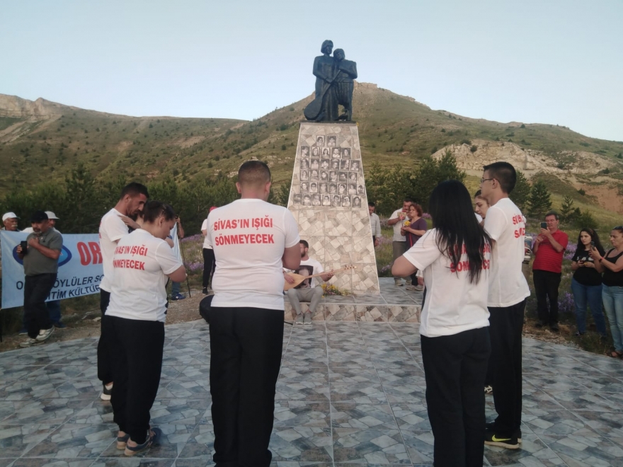 Koray ve Menekşe Kaya anısına yapılan anıt parkta anma