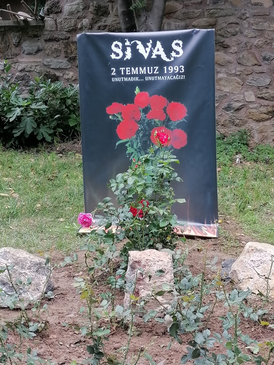 Şahkulu Dergahı’nda 2 Temmuz’da katledilen canların anısına gül bahçesi oluşturuldu