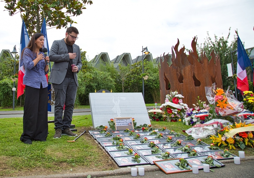 Paris Alevi Anıtı önünde kitlesel Madımak anması: Zulme karşı mücadelemiz sürecek