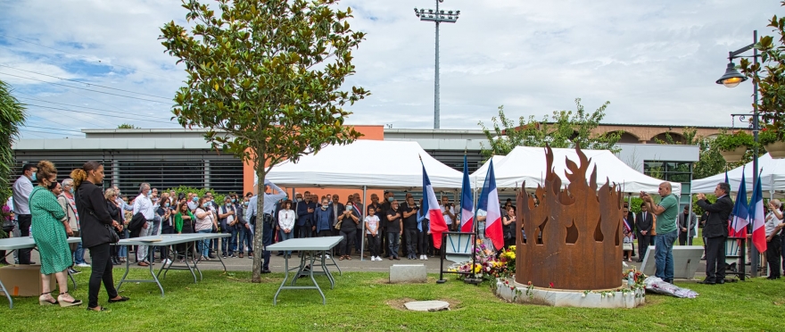 Paris Alevi Anıtı önünde kitlesel Madımak anması: Zulme karşı mücadelemiz sürecek