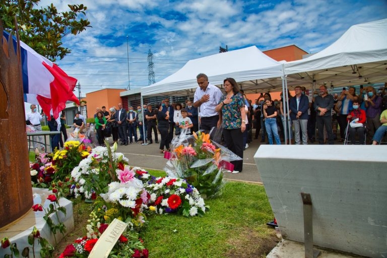 Paris Alevi Anıtı önünde kitlesel Madımak anması: Zulme karşı mücadelemiz sürecek