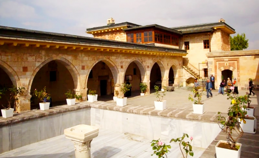 AABK eşit başkanları: Diyanet’in asimilasyoncu, inkarcı operasyonunu şiddetle kınıyoruz!