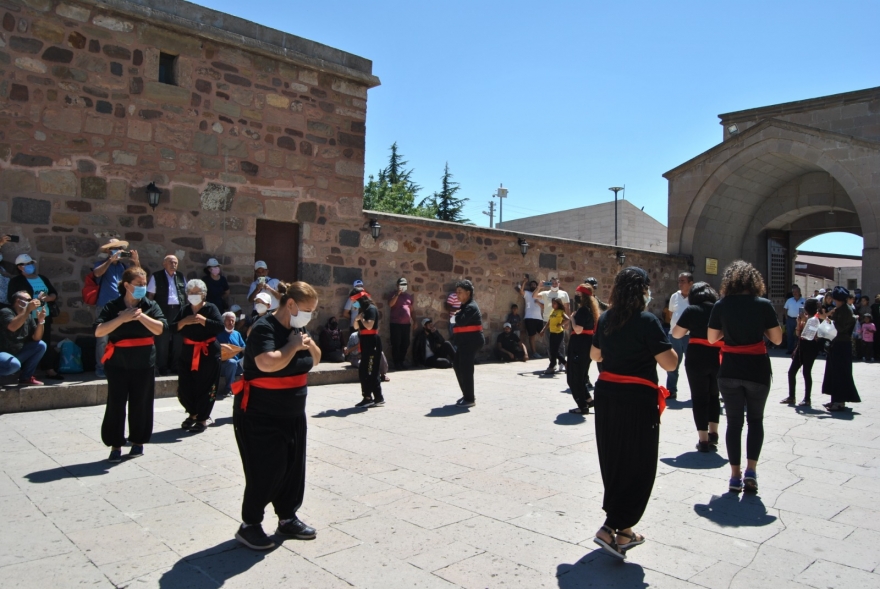 Hacı Bektaş’ta semah dönenlere müze müdürü ‘izin alınmadığı’ gerekçesiyle uyarıda bulundu