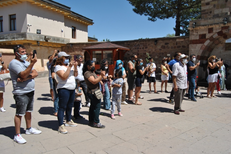 Hacı Bektaş’ta semah dönenlere müze müdürü ‘izin alınmadığı’ gerekçesiyle uyarıda bulundu