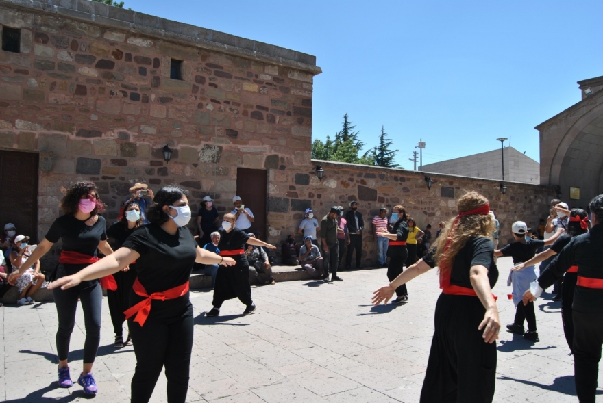 Hacı Bektaş’ta semah dönenlere müze müdürü ‘izin alınmadığı’ gerekçesiyle uyarıda bulundu