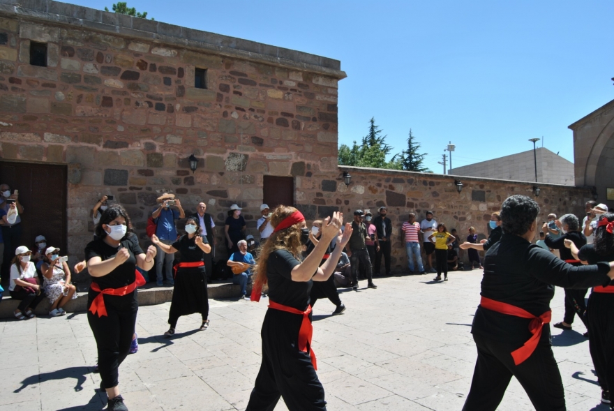 Hacı Bektaş’ta semah dönenlere müze müdürü ‘izin alınmadığı’ gerekçesiyle uyarıda bulundu