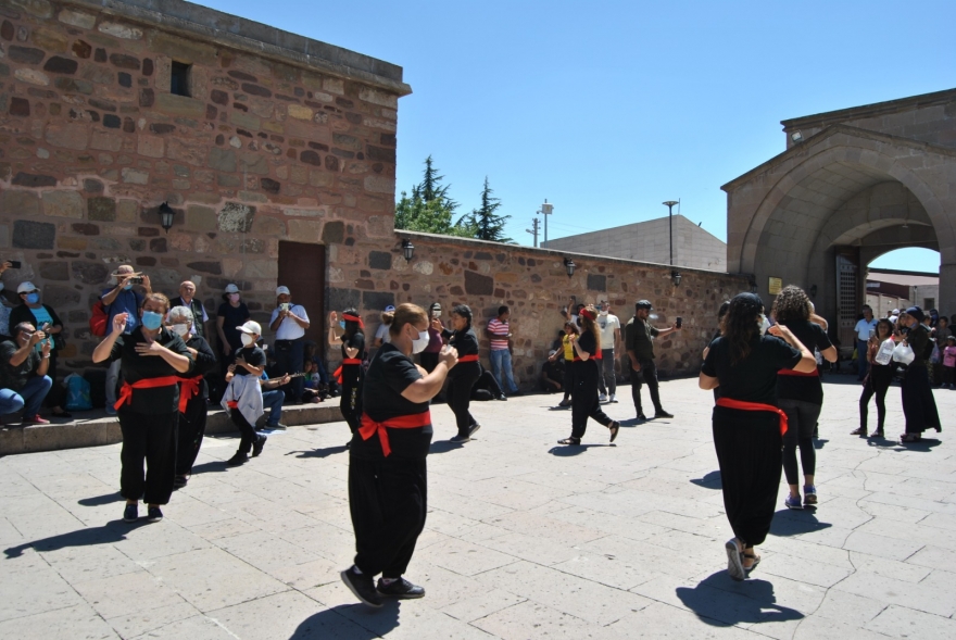 Hacı Bektaş’ta semah dönenlere müze müdürü ‘izin alınmadığı’ gerekçesiyle uyarıda bulundu