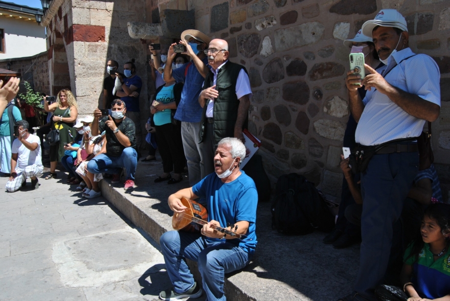 Hacı Bektaş’ta semah dönenlere müze müdürü ‘izin alınmadığı’ gerekçesiyle uyarıda bulundu
