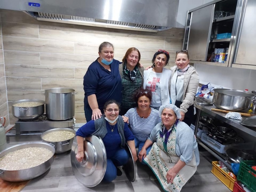 Almanya’da Kiel Cemevinde aşure lokması paylaştırıldı