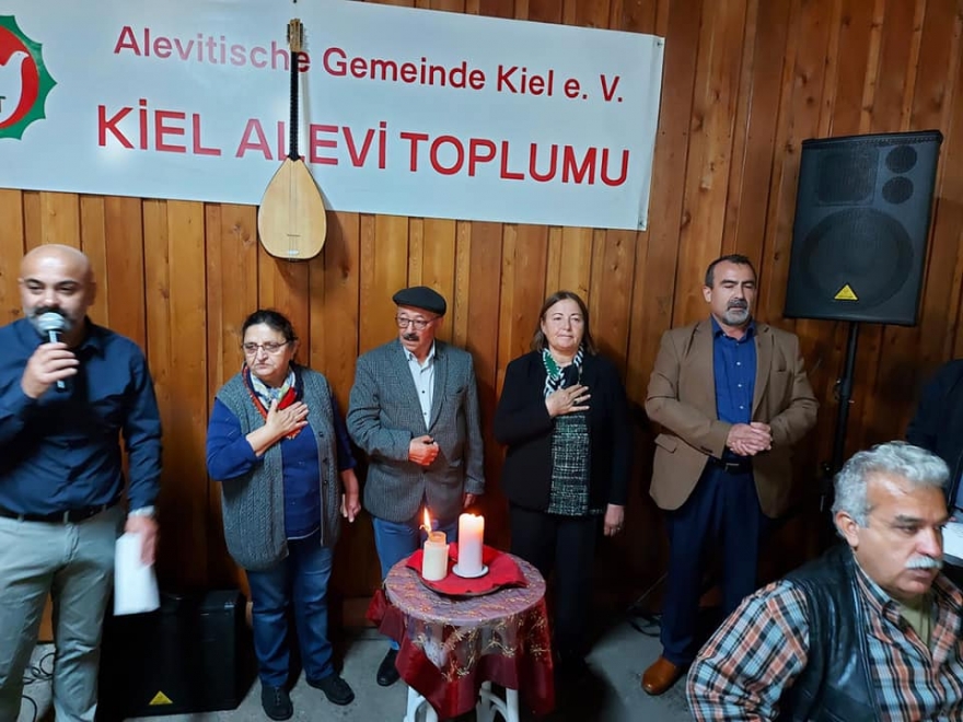 Almanya’da Kiel Cemevinde aşure lokması paylaştırıldı